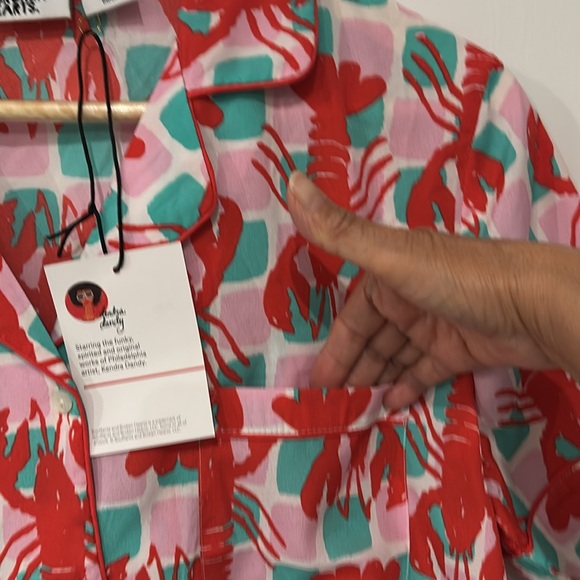 NWT Bouffants & Broken Hearts Lobsters Print Lightweight Pajama Top Size S - Picture 6 of 8